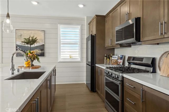 1553 E Holguin Street, Lancaster, CA 93534