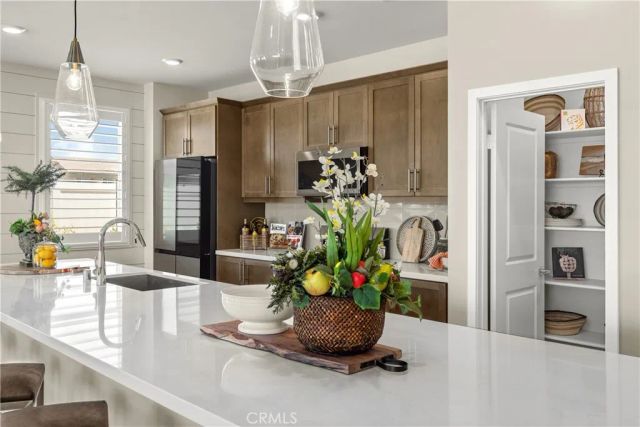 1553 E Holguin Street, Lancaster, CA 93534