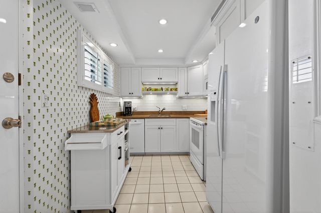 227 Australian Avenue 2c, Palm Beach, FL 33480