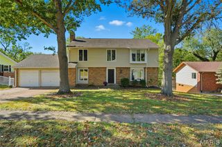 477 Ironwood Drive, Ballwin, MO 63011