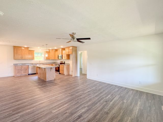 944 Wartrace Hwy, Pleasant Shade, TN 37145