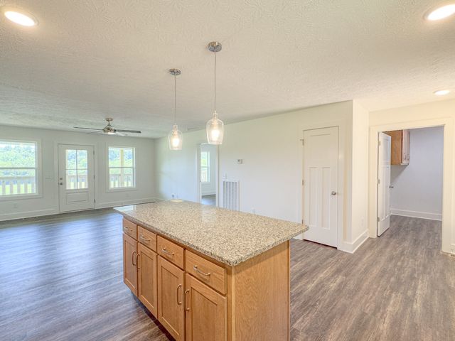 944 Wartrace Hwy, Pleasant Shade, TN 37145