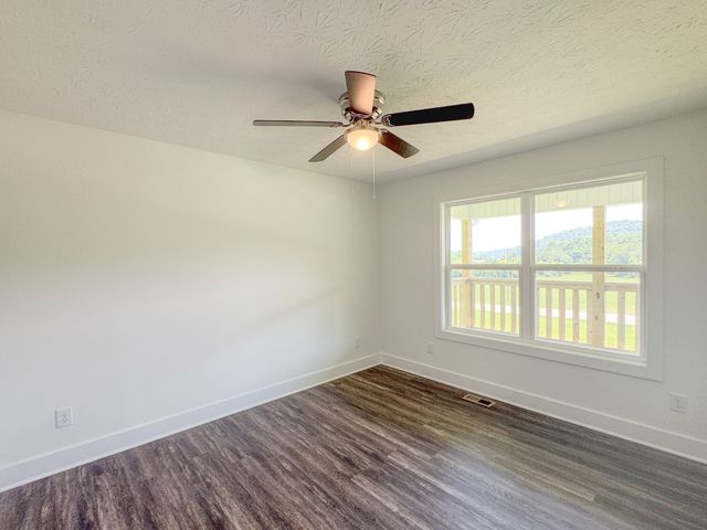 944 Wartrace Hwy, Pleasant Shade, TN 37145