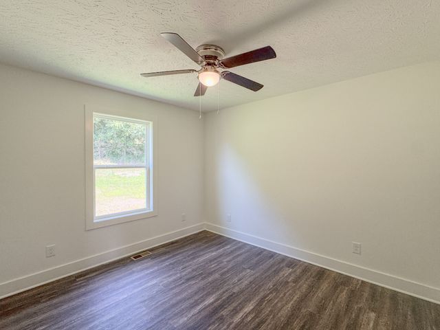 944 Wartrace Hwy, Pleasant Shade, TN 37145