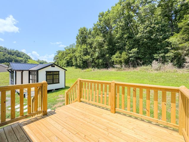 944 Wartrace Hwy, Pleasant Shade, TN 37145