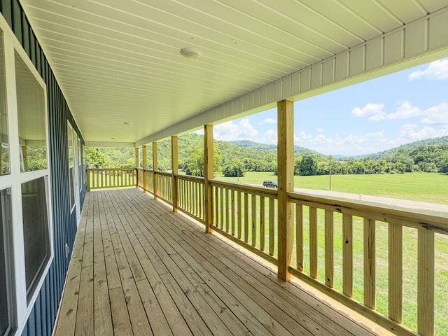 944 Wartrace Hwy, Pleasant Shade, TN 37145