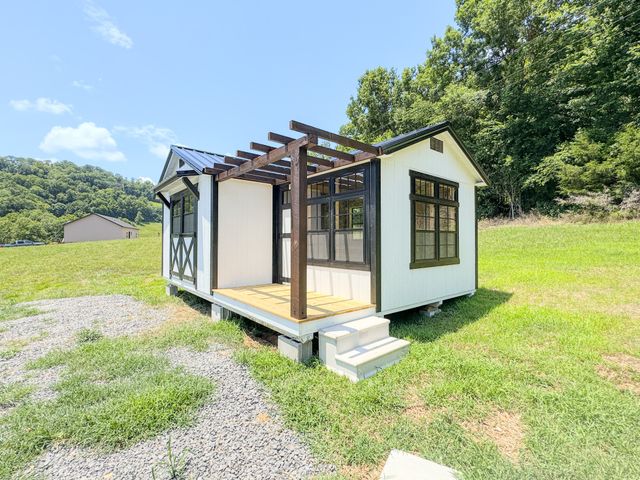 944 Wartrace Hwy, Pleasant Shade, TN 37145