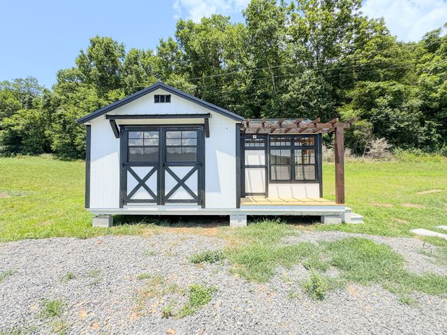944 Wartrace Hwy, Pleasant Shade, TN 37145