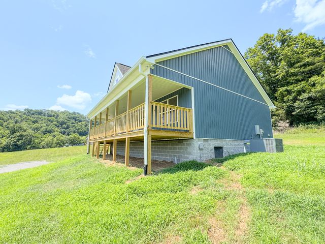 944 Wartrace Hwy, Pleasant Shade, TN 37145