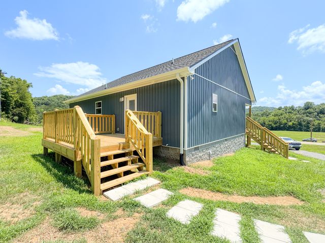 944 Wartrace Hwy, Pleasant Shade, TN 37145