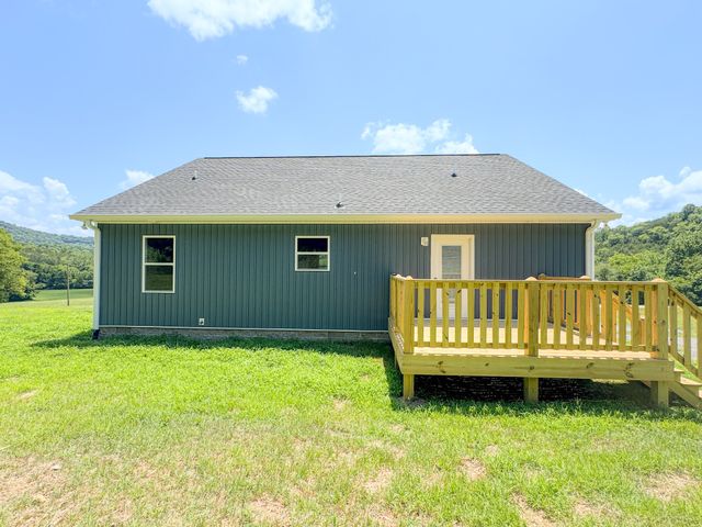 944 Wartrace Hwy, Pleasant Shade, TN 37145