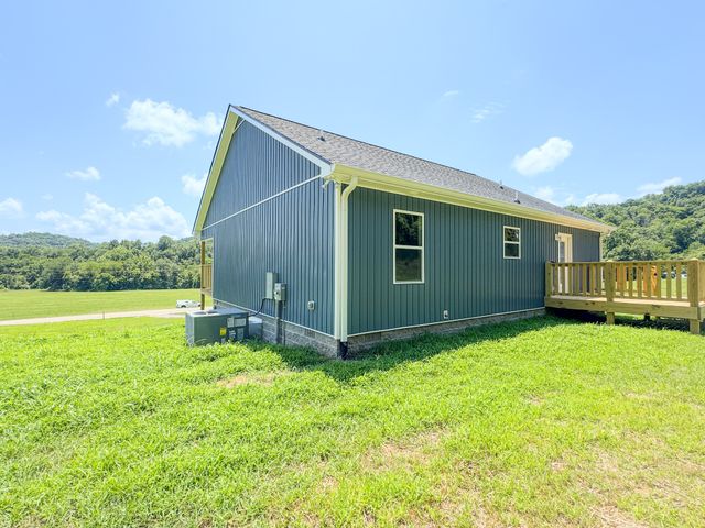 944 Wartrace Hwy, Pleasant Shade, TN 37145