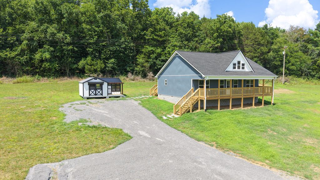 944 Wartrace Hwy, Pleasant Shade, TN 37145