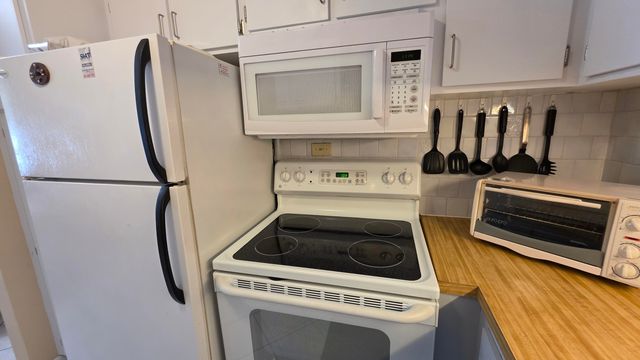 900 SW 10th Terrace 2s, Hallandale Beach, FL 33009