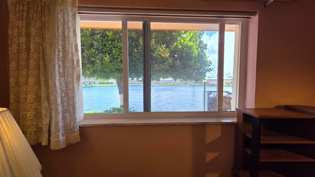 900 SW 10th Terrace 2s, Hallandale Beach, FL 33009