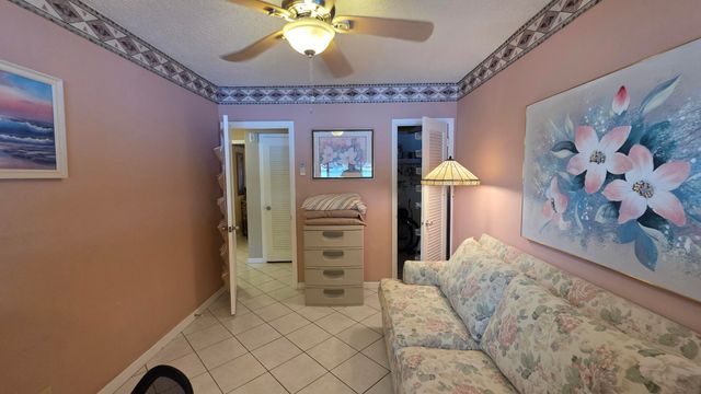 900 SW 10th Terrace 2s, Hallandale Beach, FL 33009