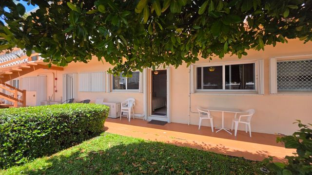 900 SW 10th Terrace 2s, Hallandale Beach, FL 33009