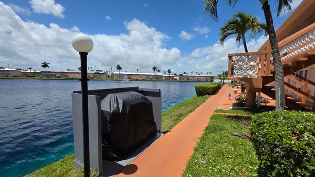 900 SW 10th Terrace 2s, Hallandale Beach, FL 33009