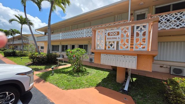 900 SW 10th Terrace 2s, Hallandale Beach, FL 33009