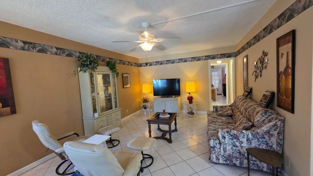 900 SW 10th Terrace 2s, Hallandale Beach, FL 33009