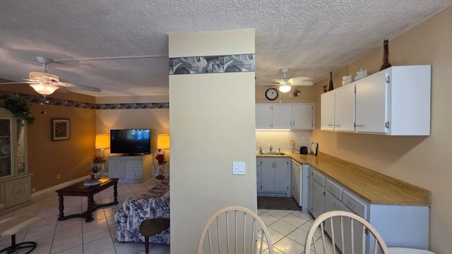 900 SW 10th Terrace 2s, Hallandale Beach, FL 33009