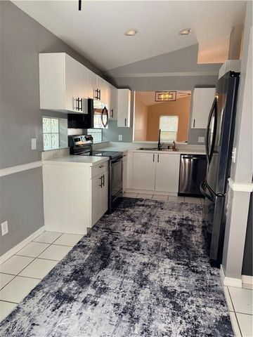 3307 Rosinka CT 33, Naples, FL 34112