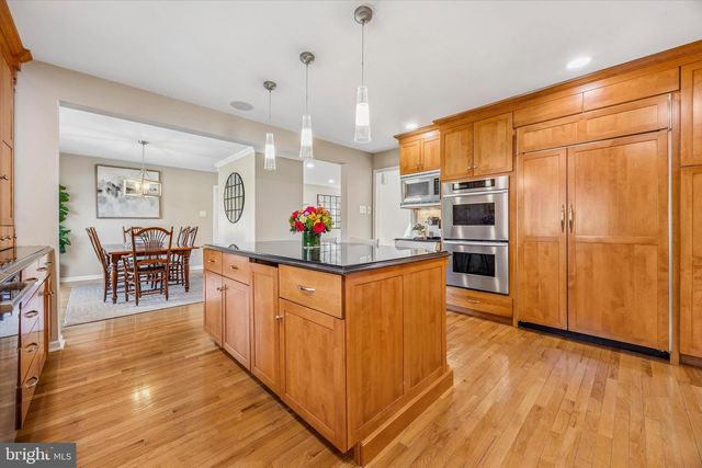 872 ROSCOMMON RD, Bryn Mawr, PA 19010