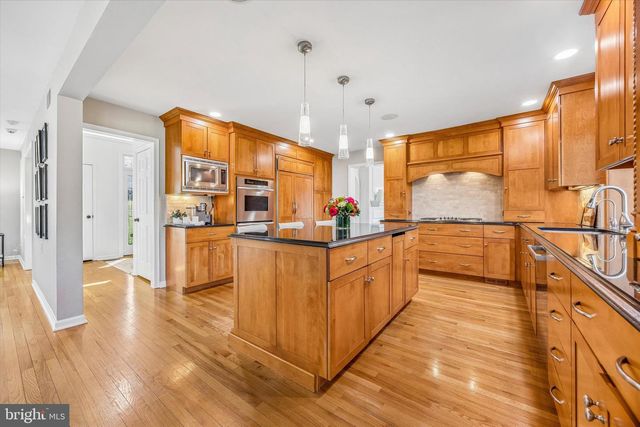 872 ROSCOMMON RD, Bryn Mawr, PA 19010