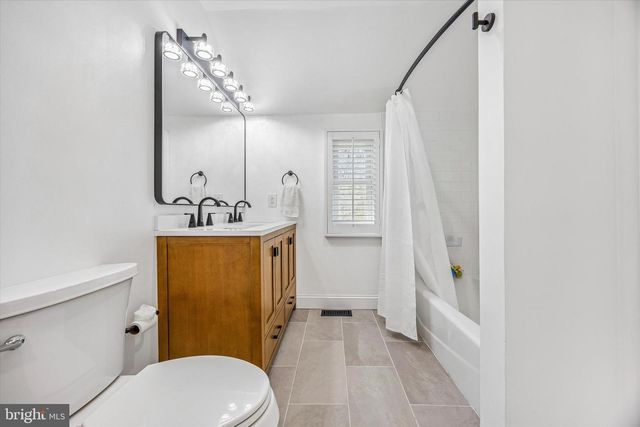 872 ROSCOMMON RD, Bryn Mawr, PA 19010