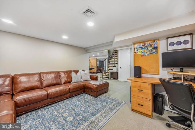 872 ROSCOMMON RD, Bryn Mawr, PA 19010