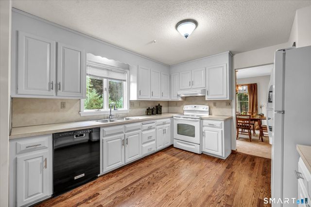 2 Sachem Drive, Cromwell, CT 06416