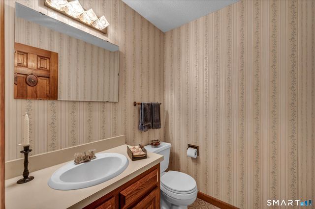 2 Sachem Drive, Cromwell, CT 06416