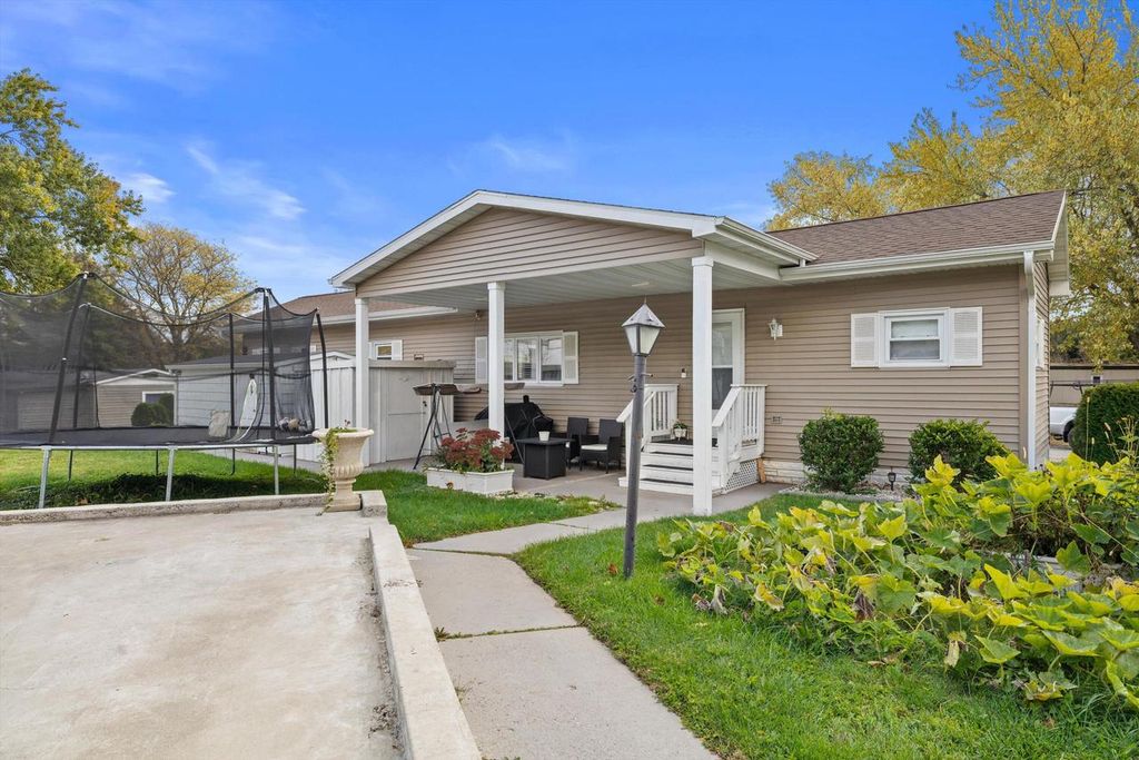 1455 Greenfield AVENUE, Burlington, WI 53105