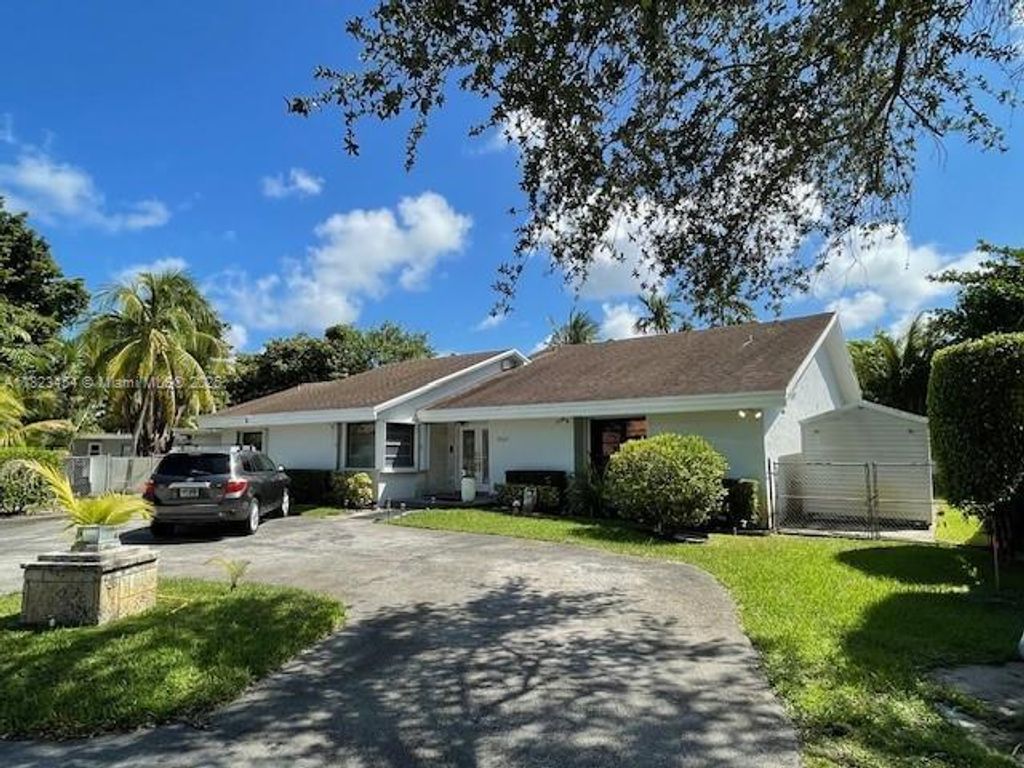 5780 SW 59th Pl, South Miami, FL 33143