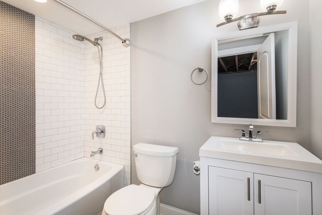 101 N Pine Street, Mount Prospect, IL 60056