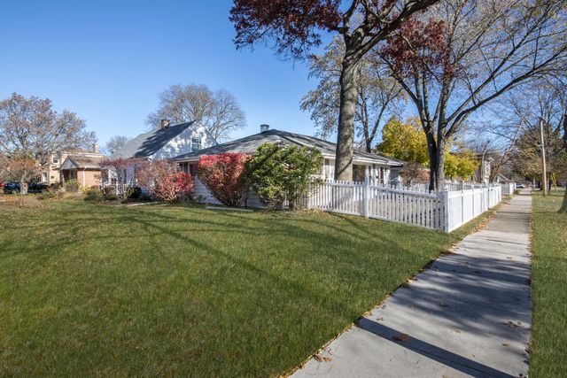 101 N Pine Street, Mount Prospect, IL 60056