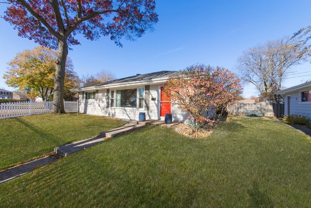 101 N Pine Street, Mount Prospect, IL 60056