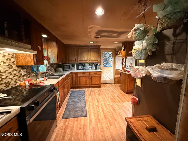 11519 Prov Neap Swan Road, Grand Rapids, OH 43522