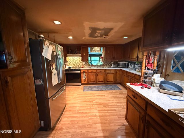 11519 Prov Neap Swan Road, Grand Rapids, OH 43522