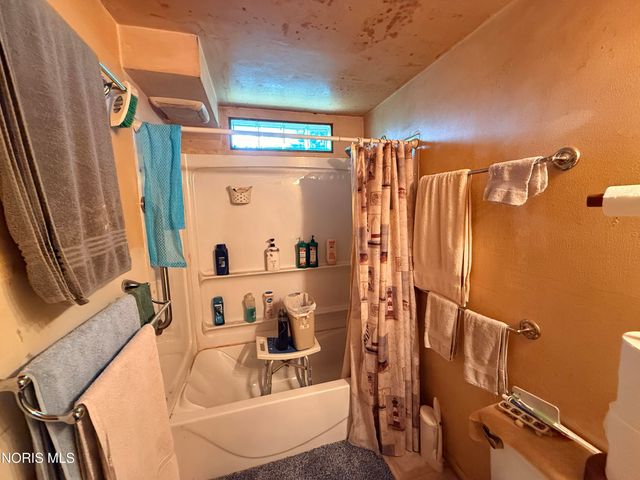 11519 Prov Neap Swan Road, Grand Rapids, OH 43522
