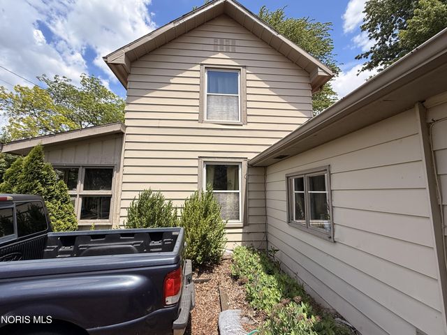 11519 Prov Neap Swan Road, Grand Rapids, OH 43522