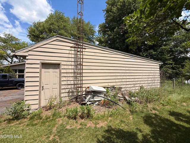 11519 Prov Neap Swan Road, Grand Rapids, OH 43522
