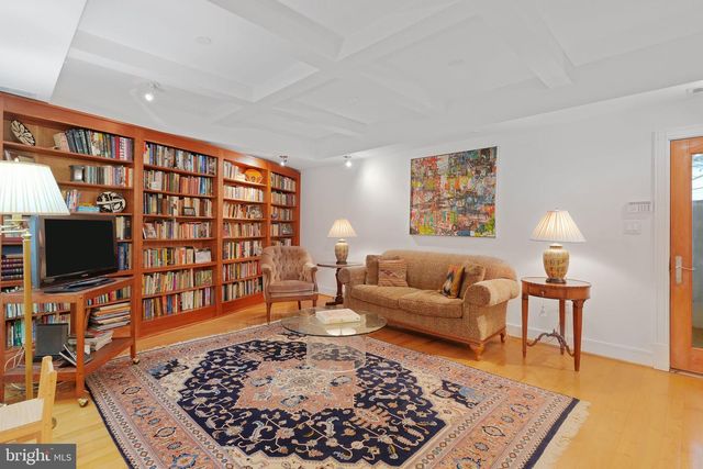 2807 CHESTERFIELD PL NW, Washington, DC 20008