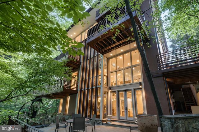 2807 CHESTERFIELD PL NW, Washington, DC 20008