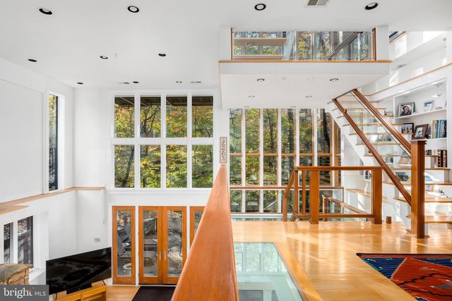 2807 CHESTERFIELD PL NW, Washington, DC 20008