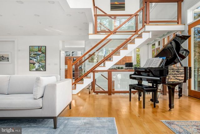 2807 CHESTERFIELD PL NW, Washington, DC 20008