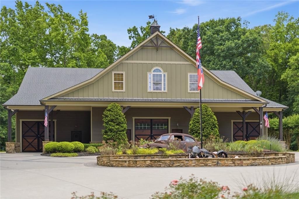 Image 10 of property listing at 5135 Howard Road, Cumming, GA 30040