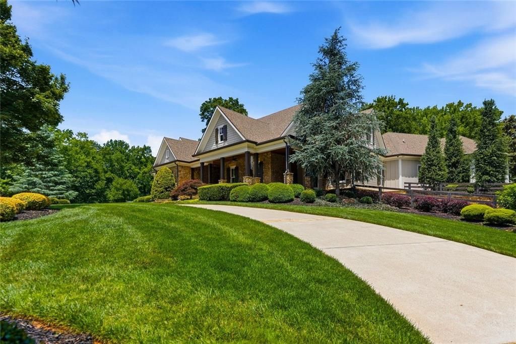 Image 109 of property listing at 5135 Howard Road, Cumming, GA 30040