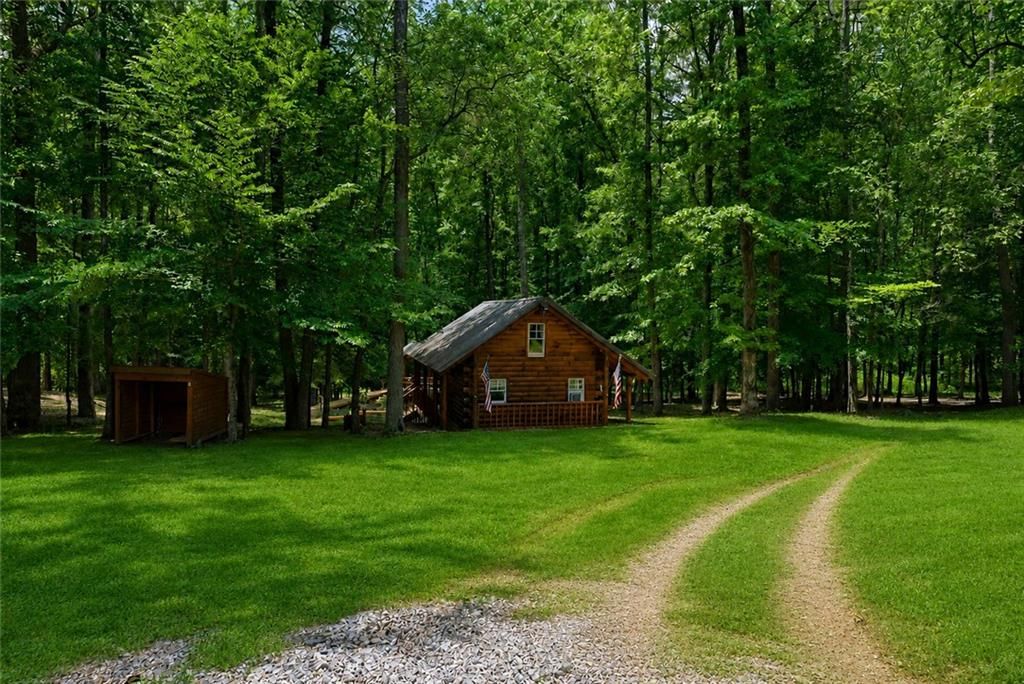 Image 12 of property listing at 5135 Howard Road, Cumming, GA 30040