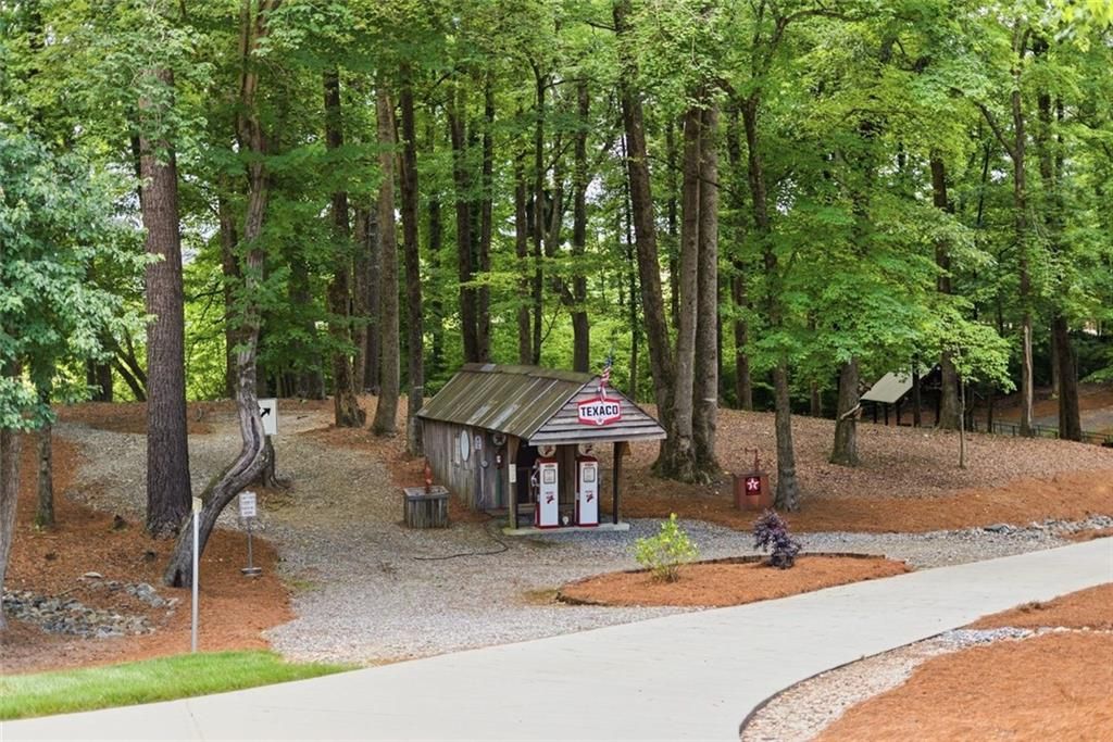 Image 14 of property listing at 5135 Howard Road, Cumming, GA 30040